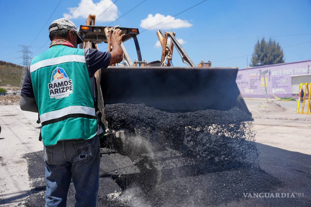 $!El programa de Bacheo 2025 ha reparado más de 7 mil 500 baches en distintas colonias y en el Parque Industrial Ramos Arizpe.