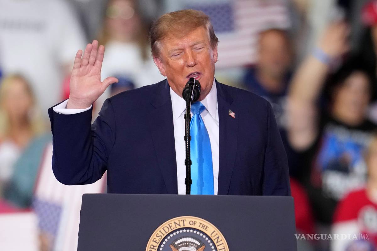 $!El presidente Donald Trump habla durante un mitin de campaña en el Truist Arena, el sábado 17 de octubre de 2026, en Highland Heights, Kentucky.