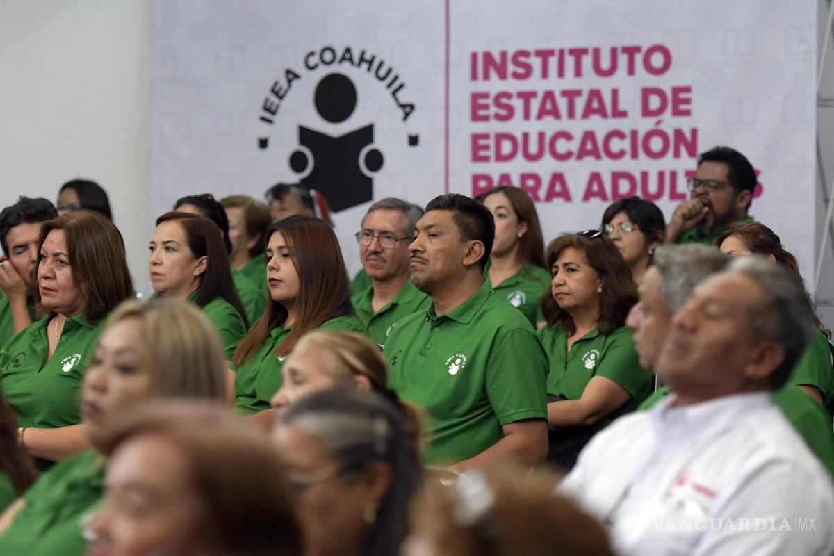 $!Voluntarios del servicio social colaboran en programas de lectura y escritura en comunidades.