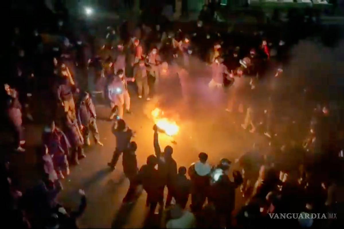$!Imagen tomada de un video que circula en redes sociales, manifestantes bailan tras salir a las calles a pesar de una intensificación en las medidas represivas.