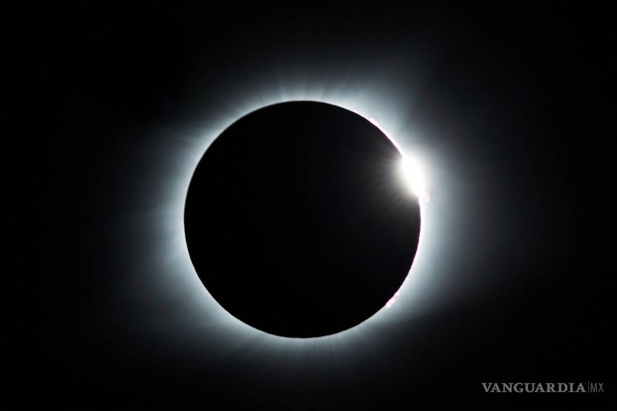 $!La Luna se interpondrá completamente entre la Tierra y el Sol, sumiendo el día en una oscuridad sobrecogedora.