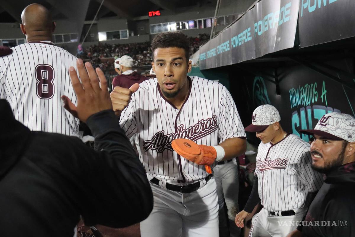 $!Jugadores de los Algodoneros celebrando una carrera.