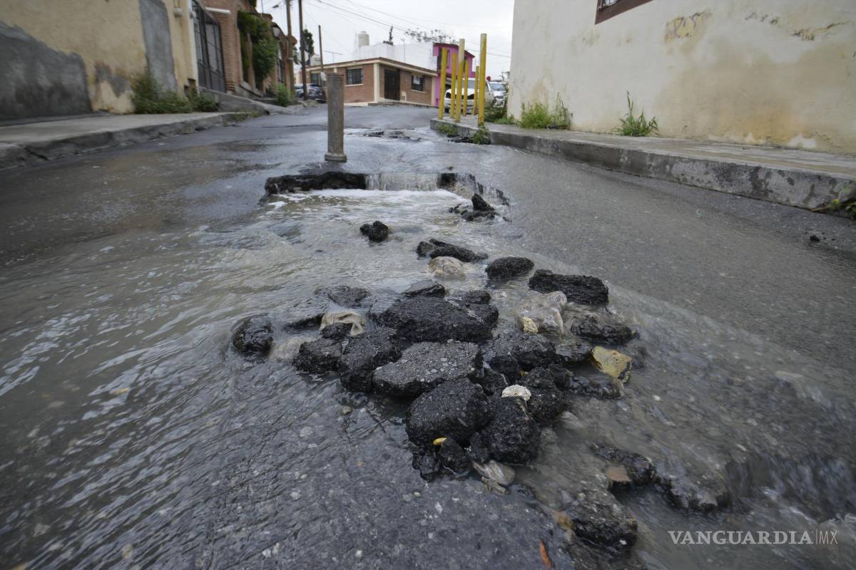 Lluvias exhiben mala calidad en reparaciones de Agsal en el Ojo de Agua, en Centro Histórico de Saltillo