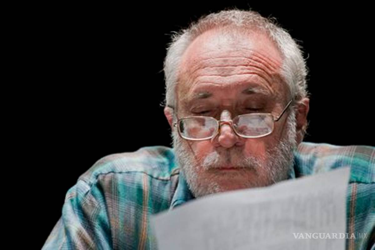 AMLO habla como un vendedor, señala Javier Sicilia