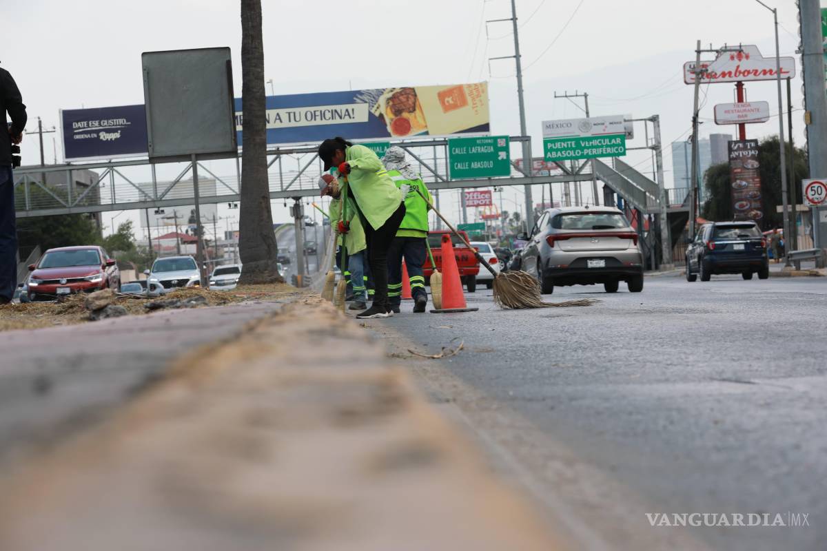 $!Limpieza y mantenimiento del periférico Luis Echeverría Álvarez forma parte del esfuerzo por mantener vialidades seguras y limpias.