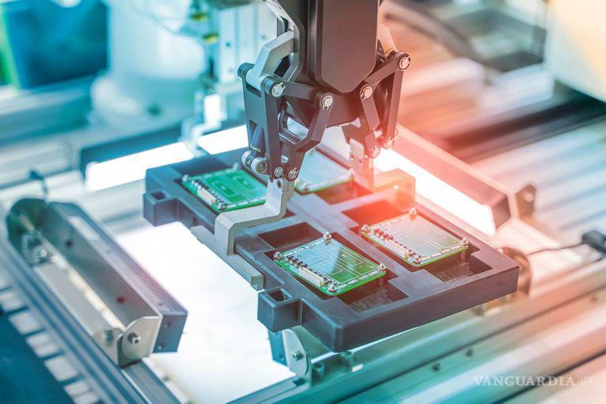 Escasez global de chips se prolongará hasta bien entrado 2022, advierten en VW