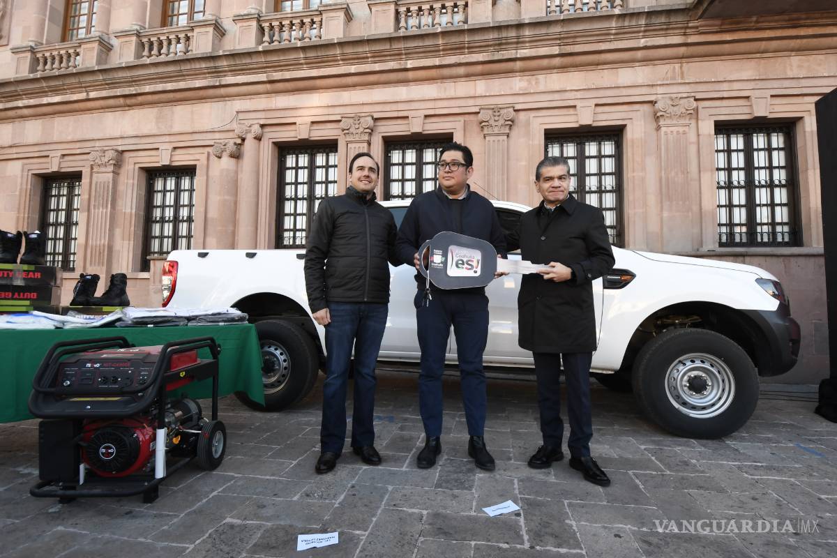 Riquelme entrega autos a Comisión de Búsqueda en Coahuila