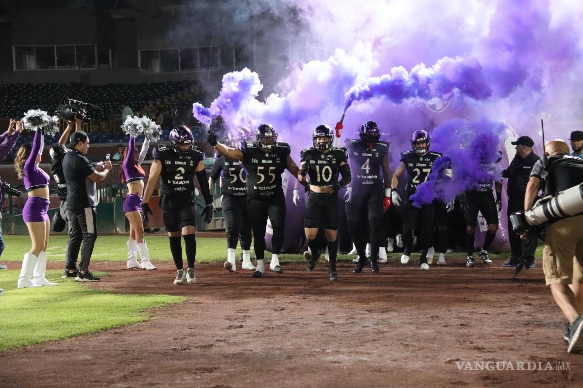 $!Motivados y con el objetivo de obtener el pase a la VI Edición del Tazón México los Dinos entraron al campo.