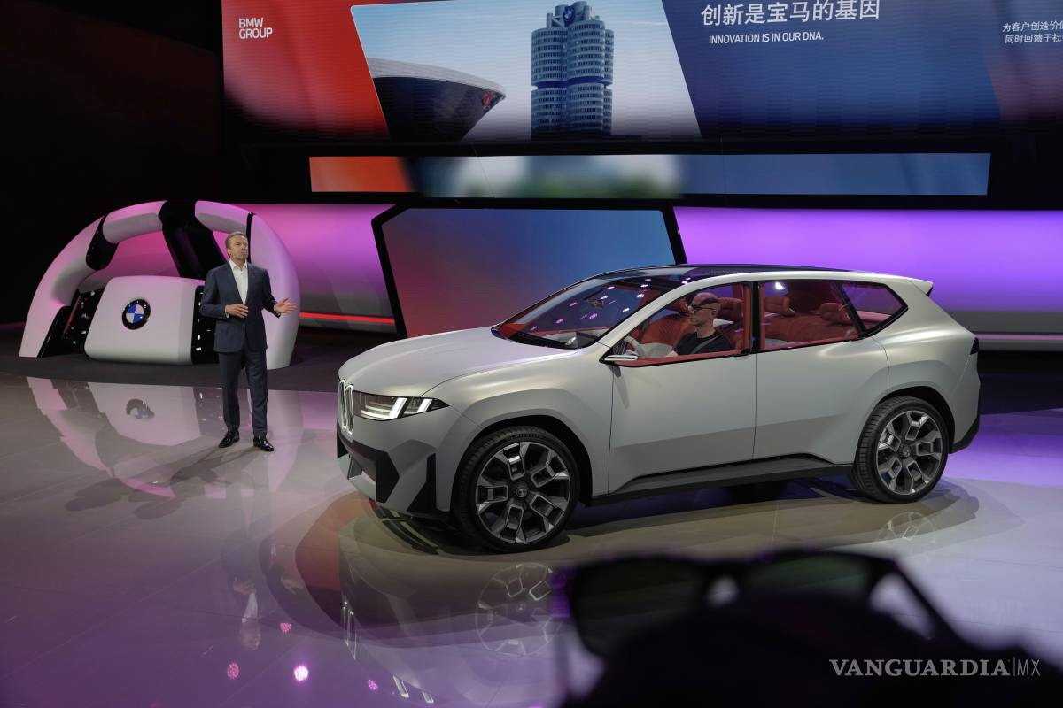 $!Oliver Zipse, presidente del consejo de administración de BMW AG, habla durante una conferencia de prensa de BMW en el Salón del Automóvil de Shanghái.