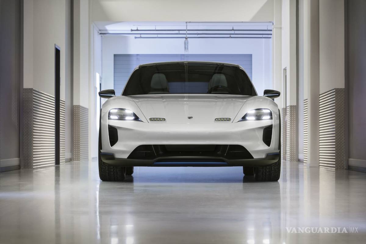 $!Porsche Mission E Cross Turismo, un eléctrico capaz en cualquier terreno