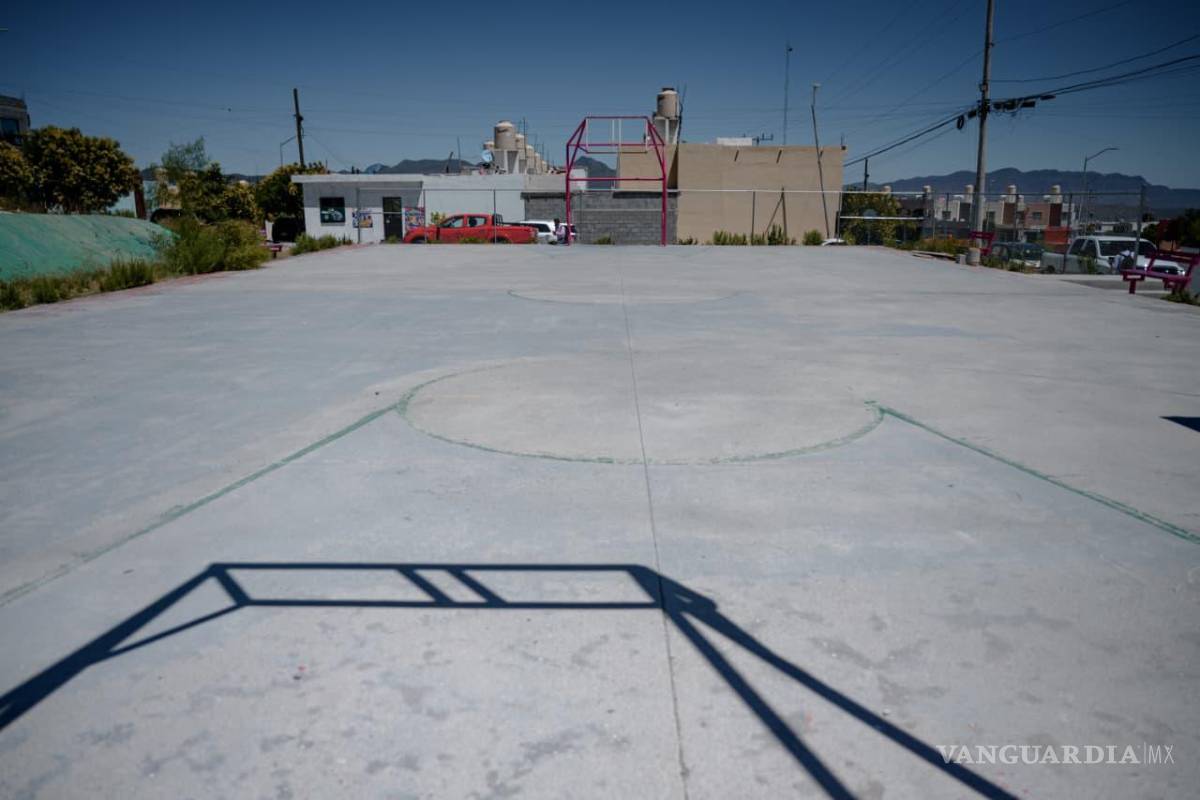 $!La obra contempla la renovación de la cancha deportiva, reparación de mobiliario urbano y mantenimiento general del espacio público al suroriente de Saltillo.
