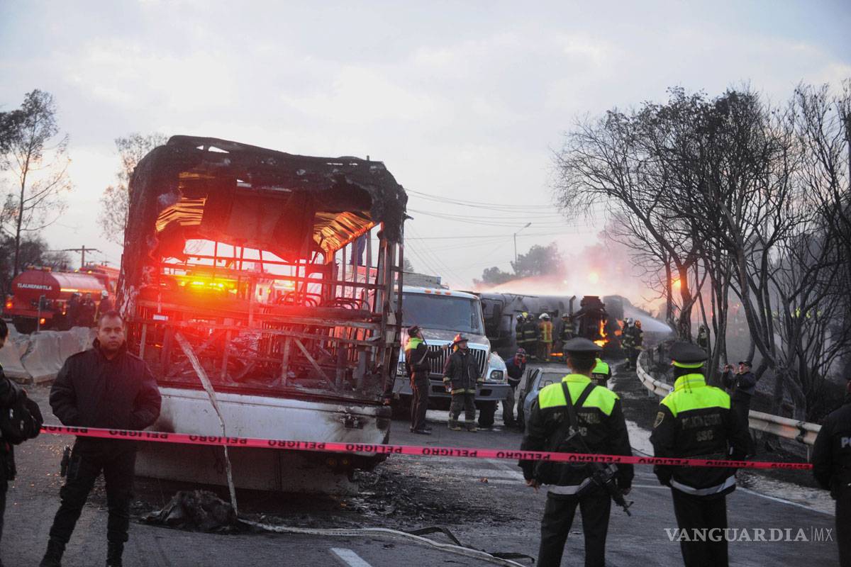 19 heridos tras explosión de pipa en Tlalnepantla