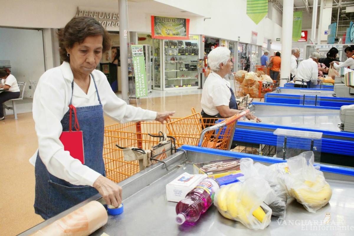 Sin recibir salario, 28 mil adultos mayores trabajan de empacadores