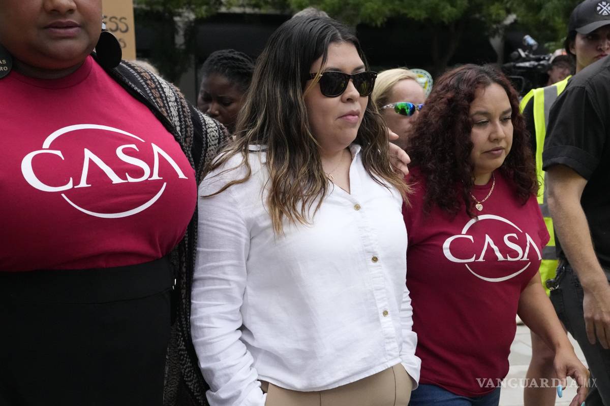 $!Jennifer Vásquez Sura, esposa de Kilmar Abrego García, llega al tribunal federal. en Nashville, Tennessee. Sus abogados quieren que García sea liberado.