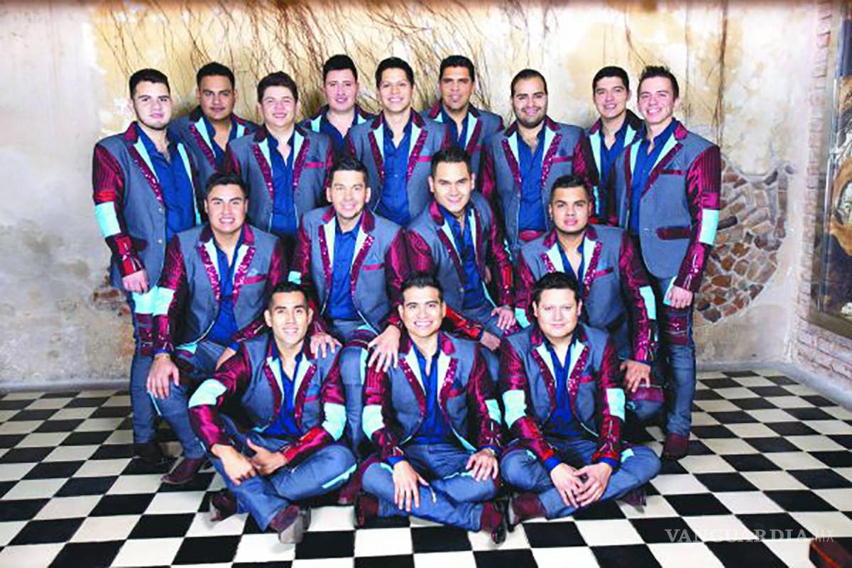 Viva La Radio con un estilo muy grupero