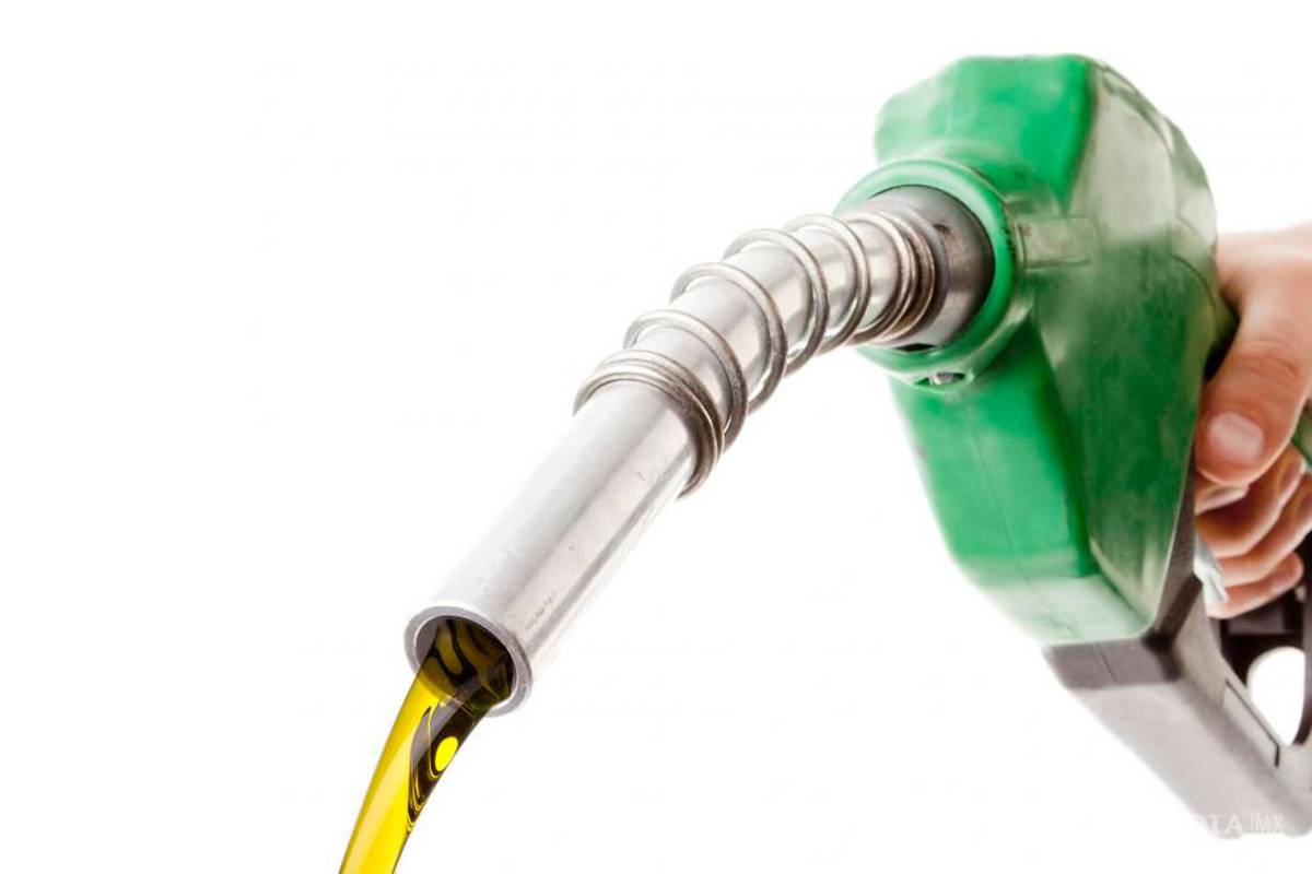 $!Lo que nunca deberías hacer al recargar en una gasolinera