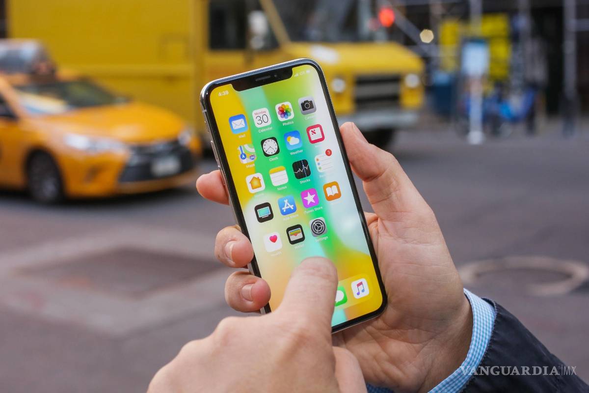 ¿Cuántos días tengo que trabajar para comprar un iPhone X en México? ¿y en Canadá y EU?
