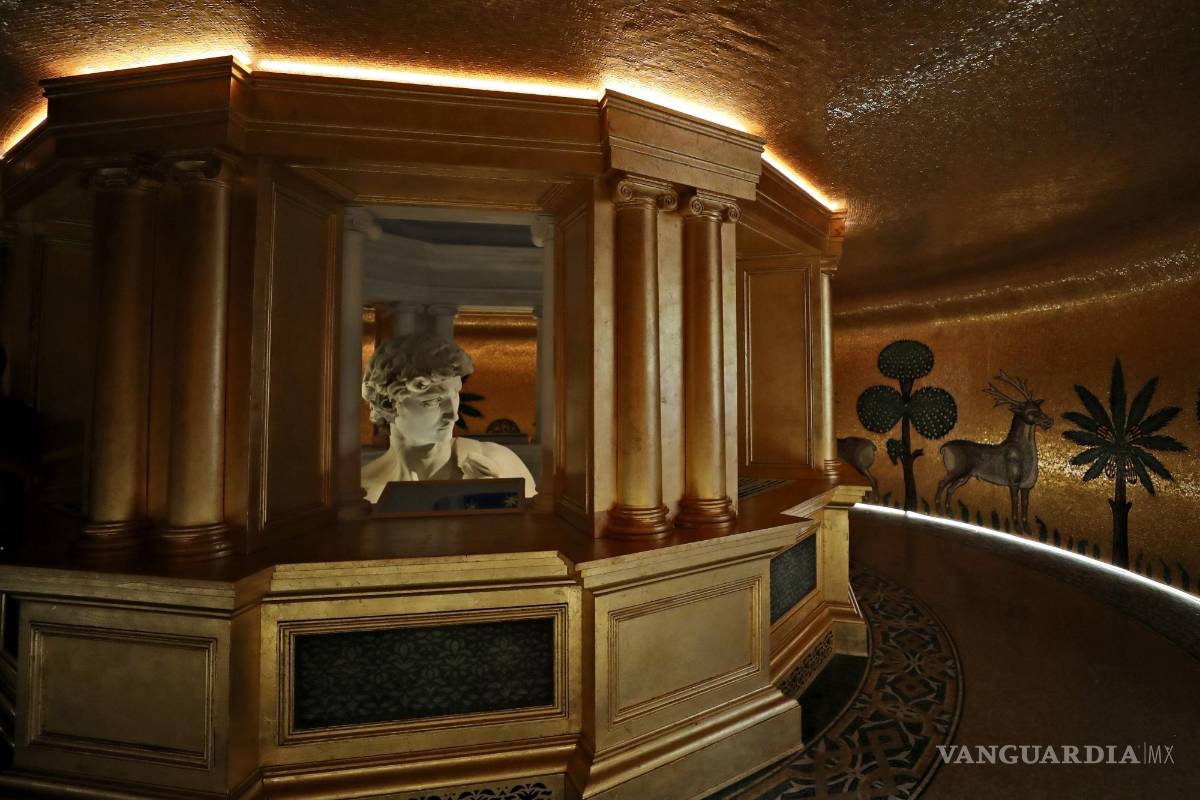 $!En esta foto del 1 de octubre de 2021, una réplica en 3D del David de Miguel Ángel se expone en el pabellón de talia durante la Expo 2020 de Dubái, en los Emiratos Árabes Unidos. AP/Kamran Jebreili