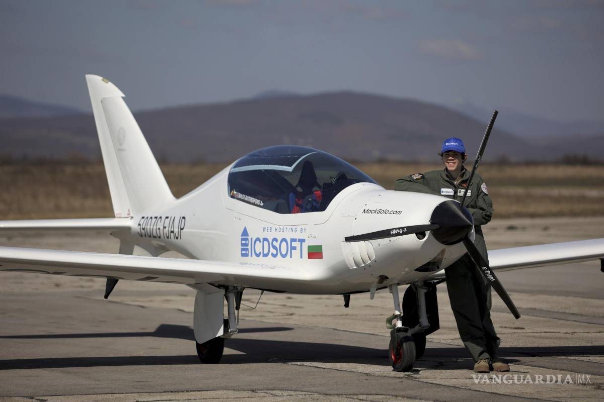 Mack Rutheford, piloto de 16 años, busca romper récord mundial