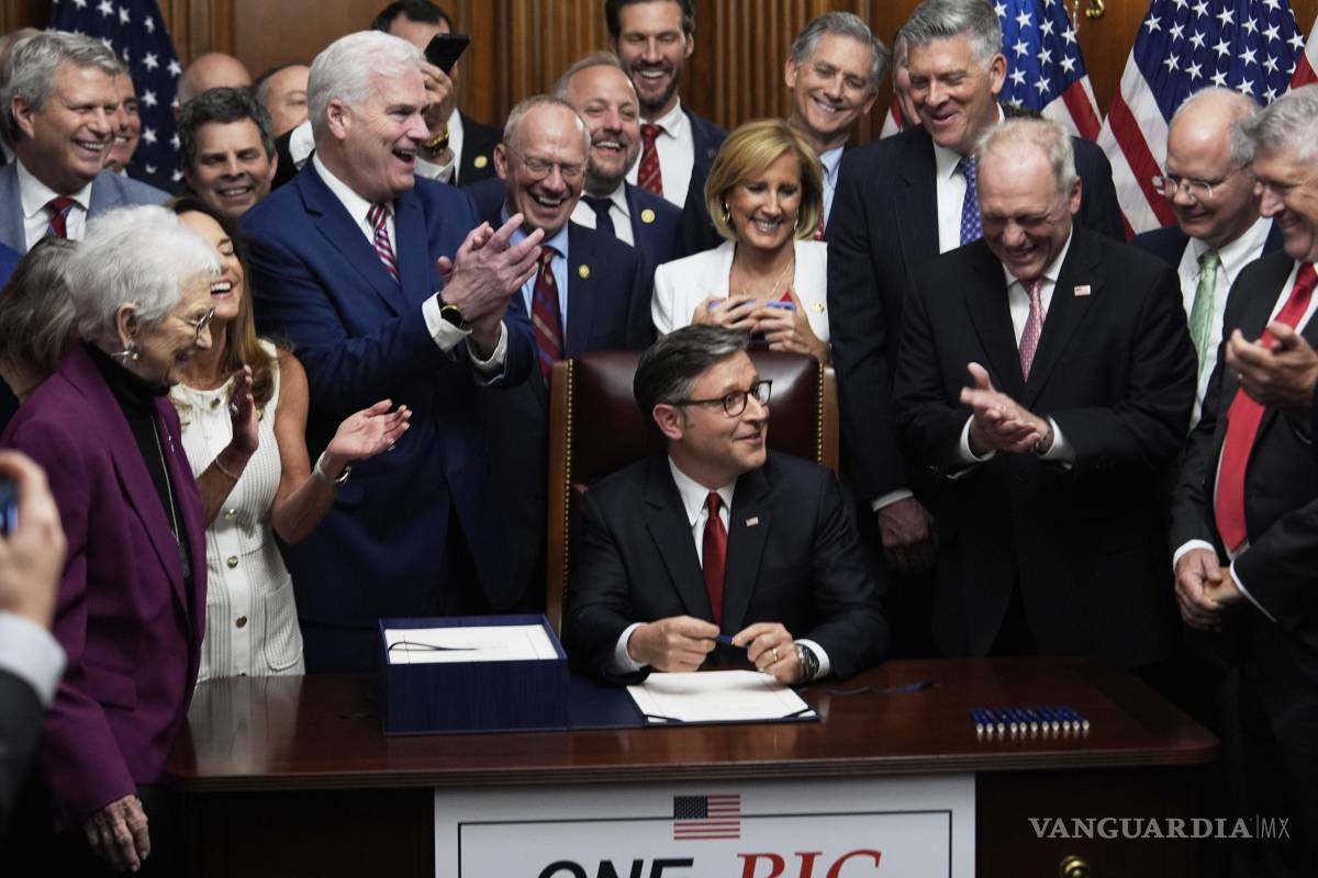 $!“Con un gran y hermoso proyecto de ley vamos a hacer que este país sea más fuerte, más seguro y más próspero que nunca”, dijo Mike Johnson.