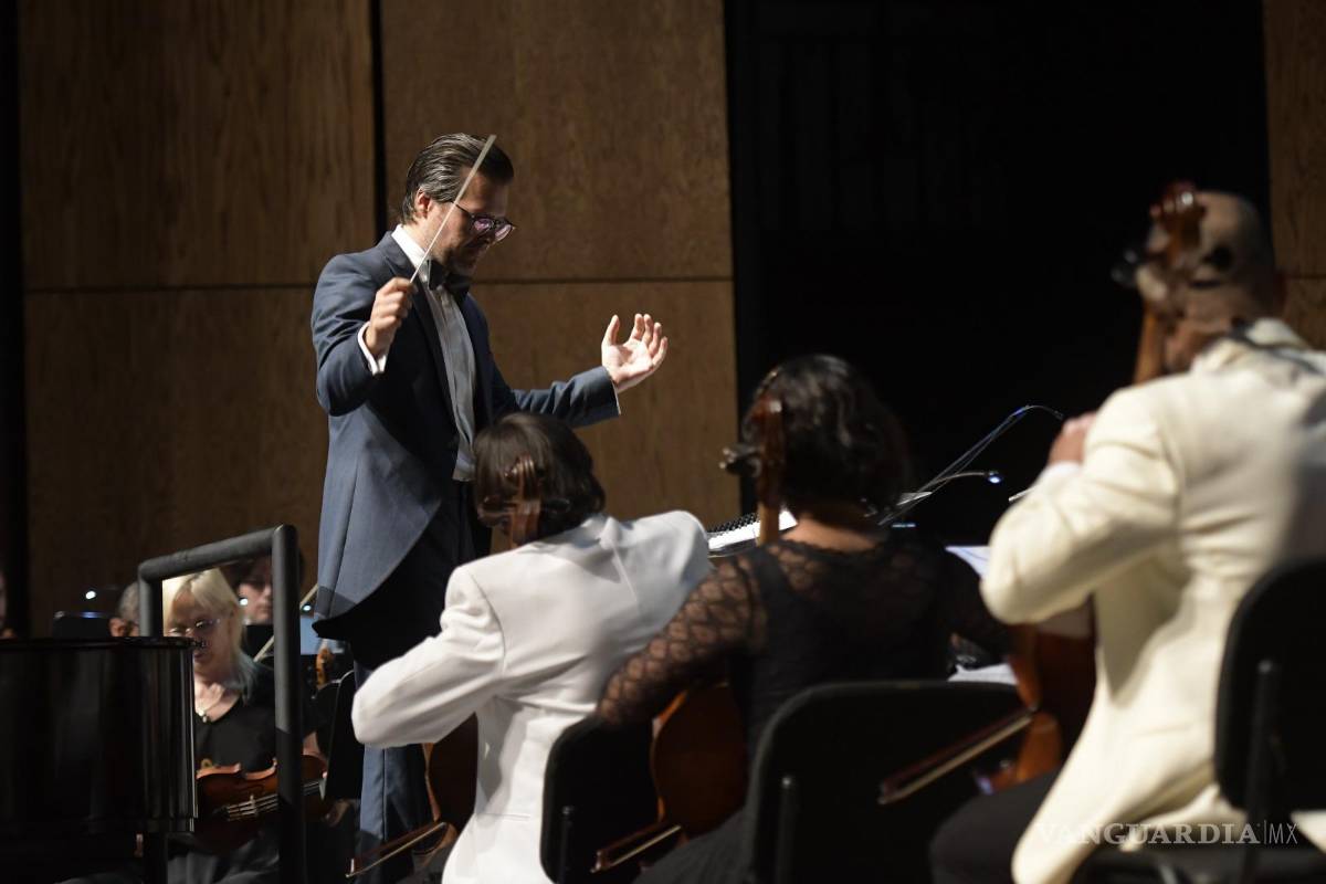 $!Natanael Espinoza dirigió este concierto de temporada de la OFDC.
