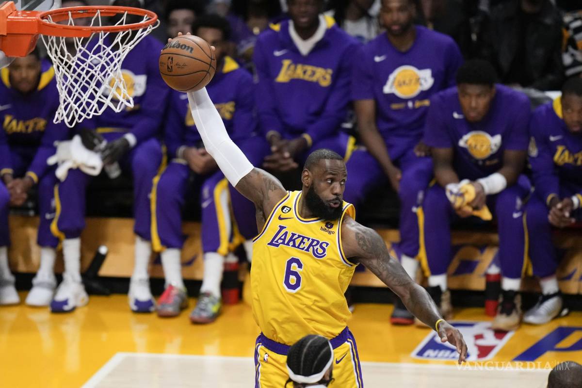 ‘King’ James se acomoda la corona y lleva a los Lakers a las Semifinales de Conferencia