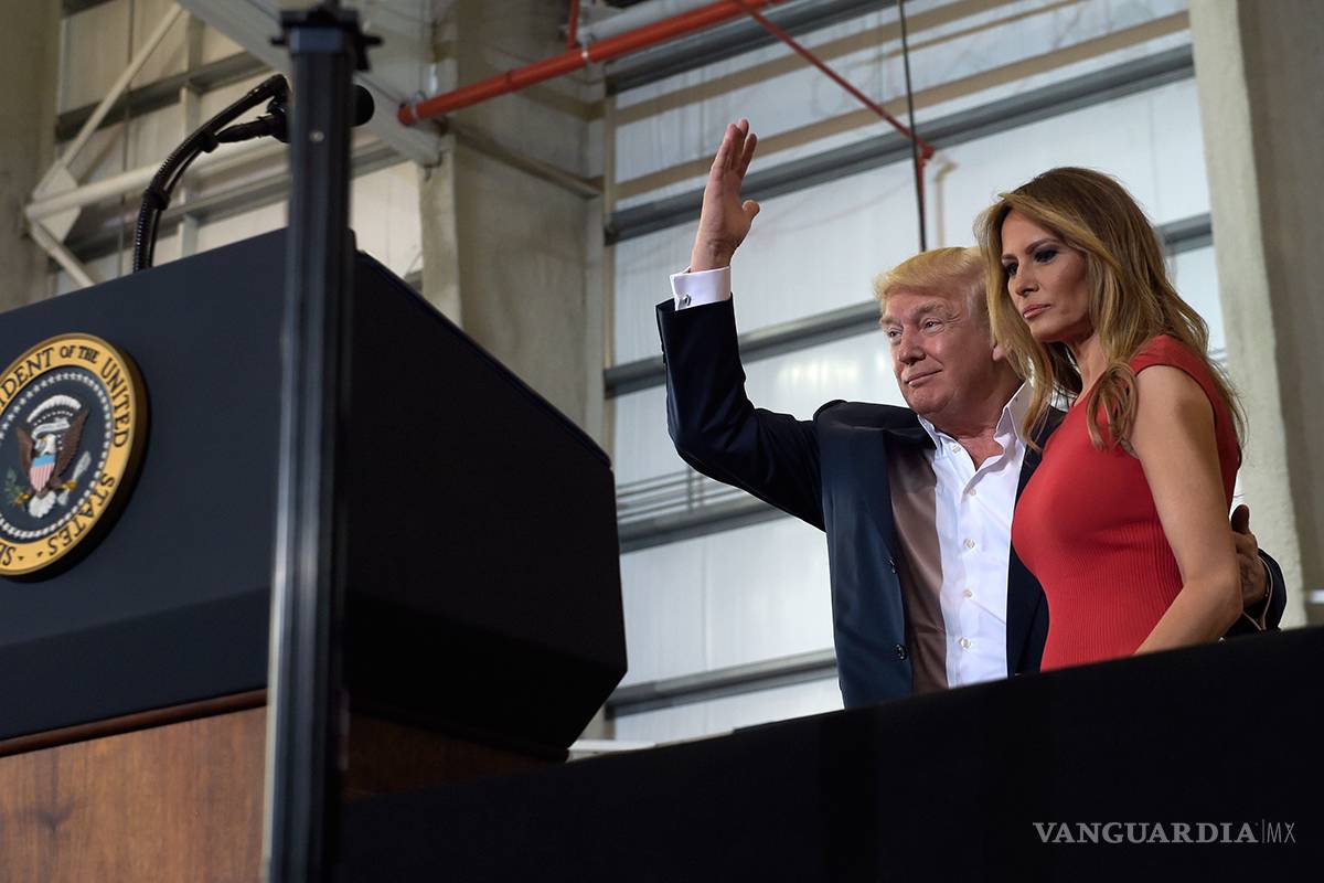 $!Entre insultos a la prensa y música de Rolling Stones, Trump promete construir el muro 'pronto'