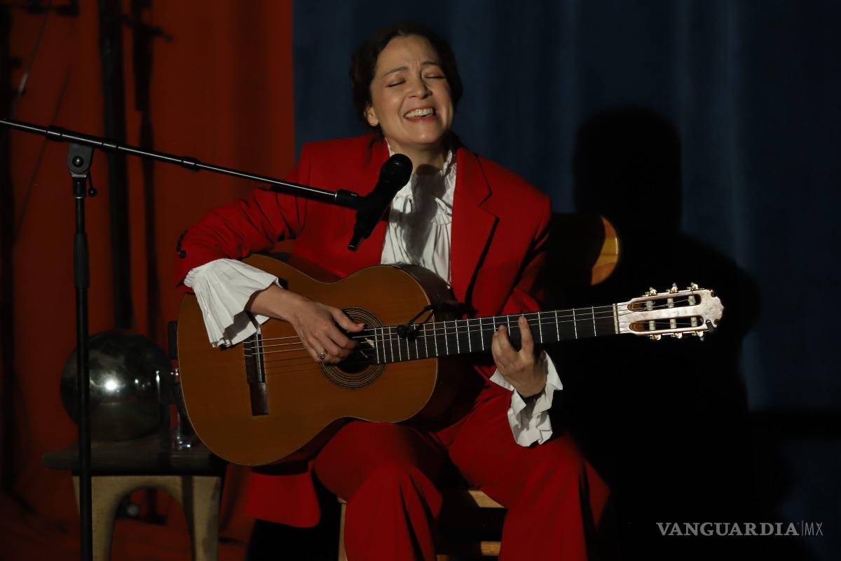 ¿Está bien? Natalia Lafourcade reprograma conciertos por embarazo