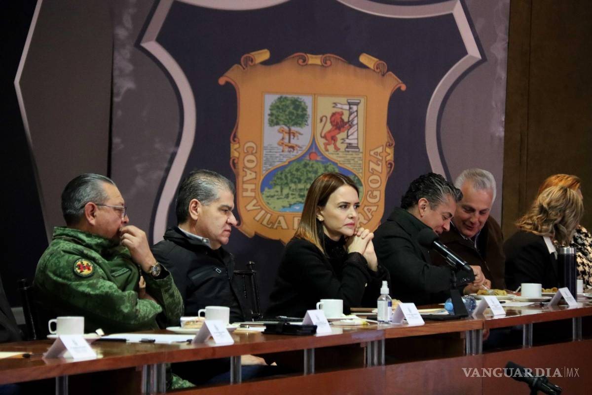 $!Clara Luz Flores Carrales, secretaria ejecutiva del Sistema Nacional de Seguridad Pública (centro), estuvo presente.