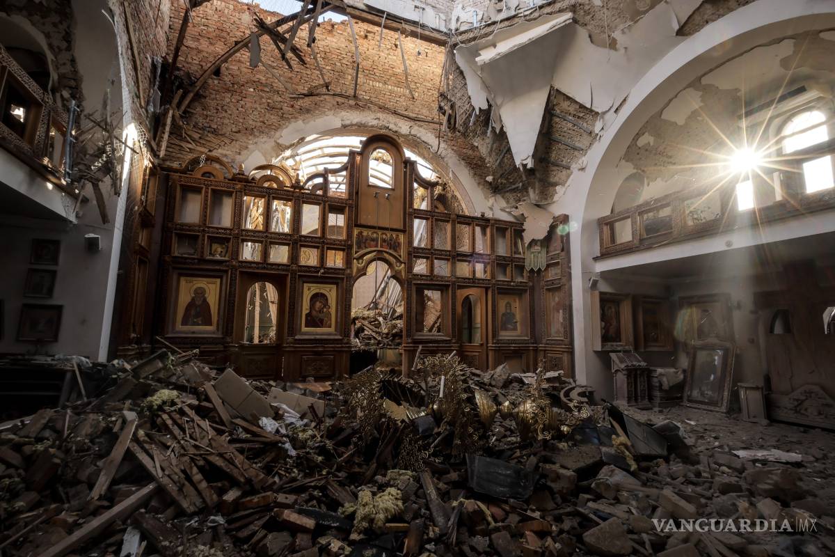 $!Una iglesia ortodoxa cristiana dañada en la ciudad de Kostyantynivka, en primera línea del frente en la región de Donetsk, Ucrania.