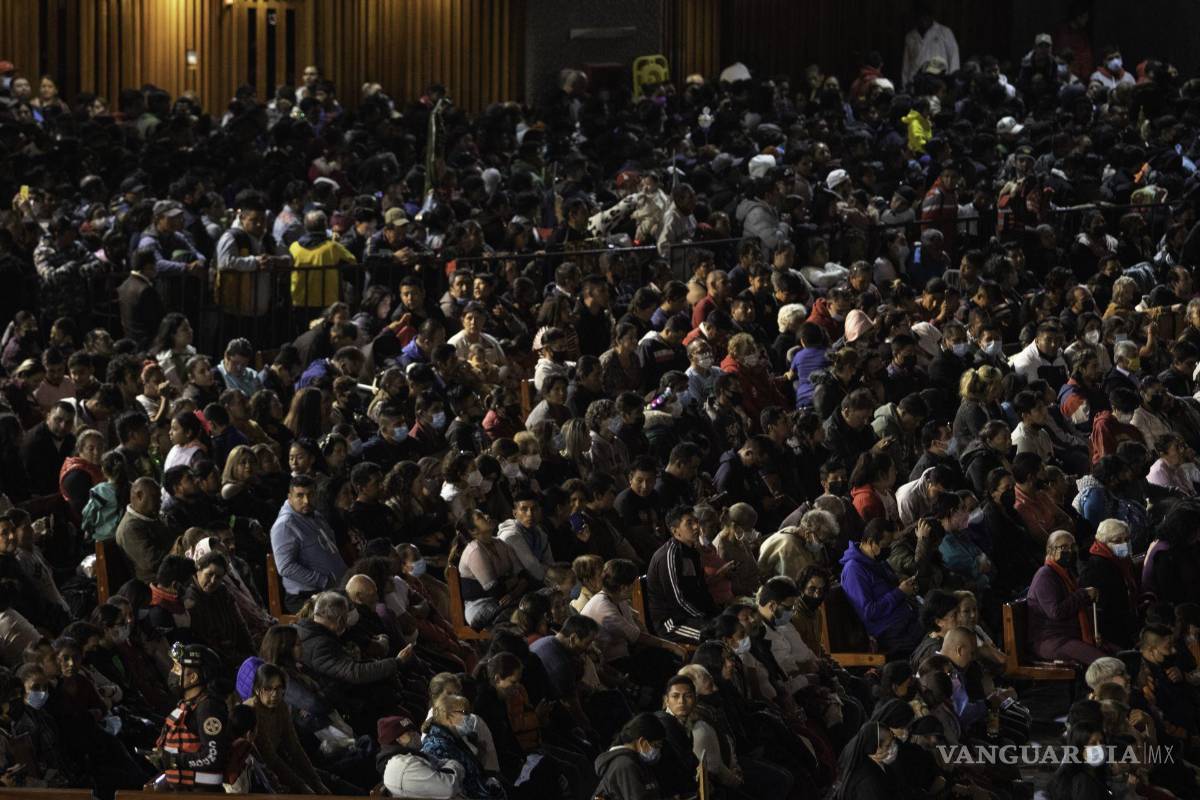 $!Miles de feligreses acudieron a la Basílica de Guadalupe para celebrar a la Virgen María en su día.