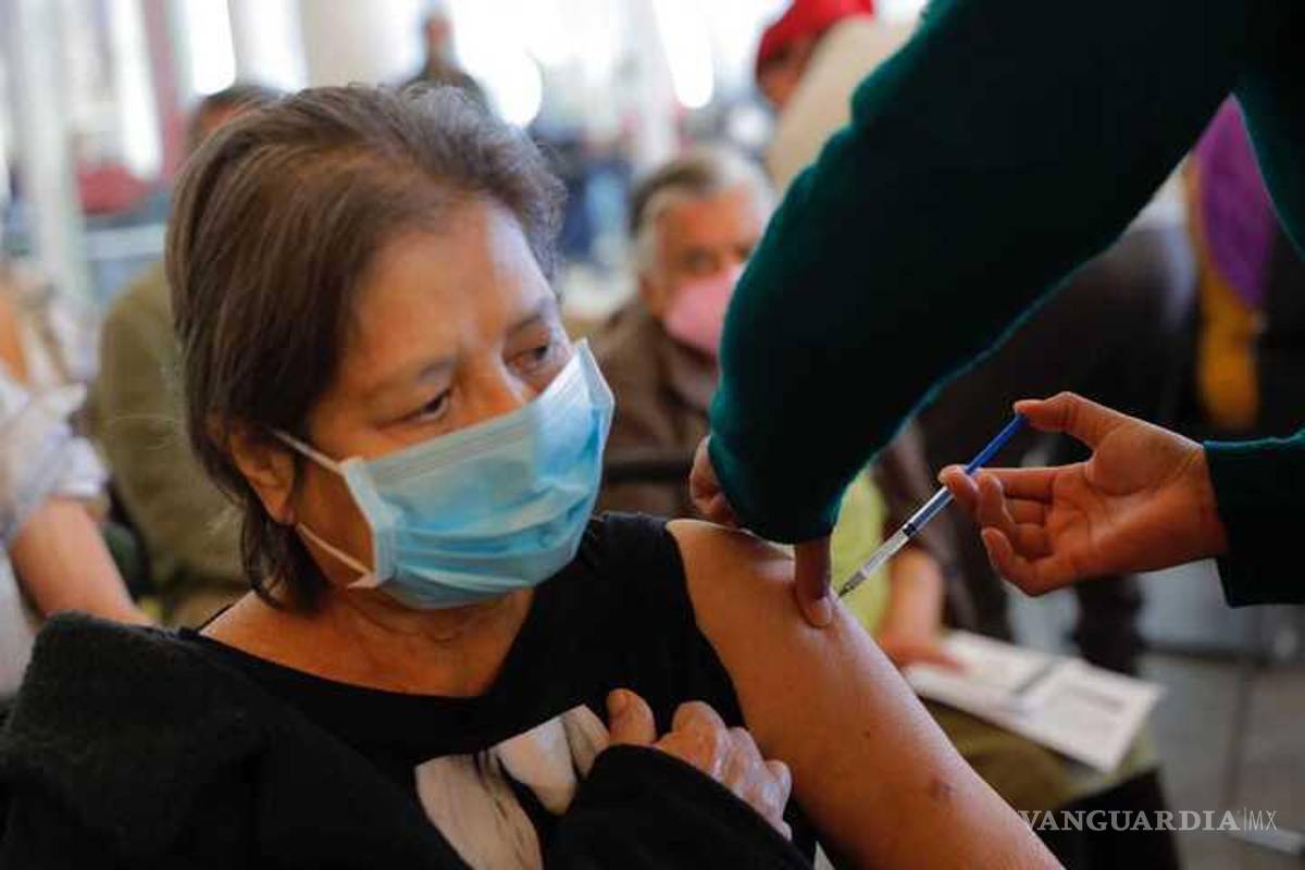 Abarrotan módulo de vacunación del ISSSTE en Saltillo; pide Bienestar acudir a otros puntos