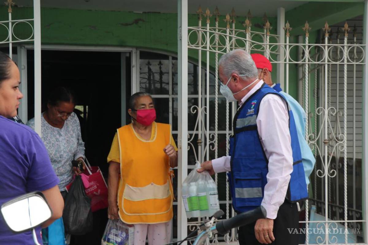 Jorge Zermeño reparte apoyos en ejidos y colonias de Torreón