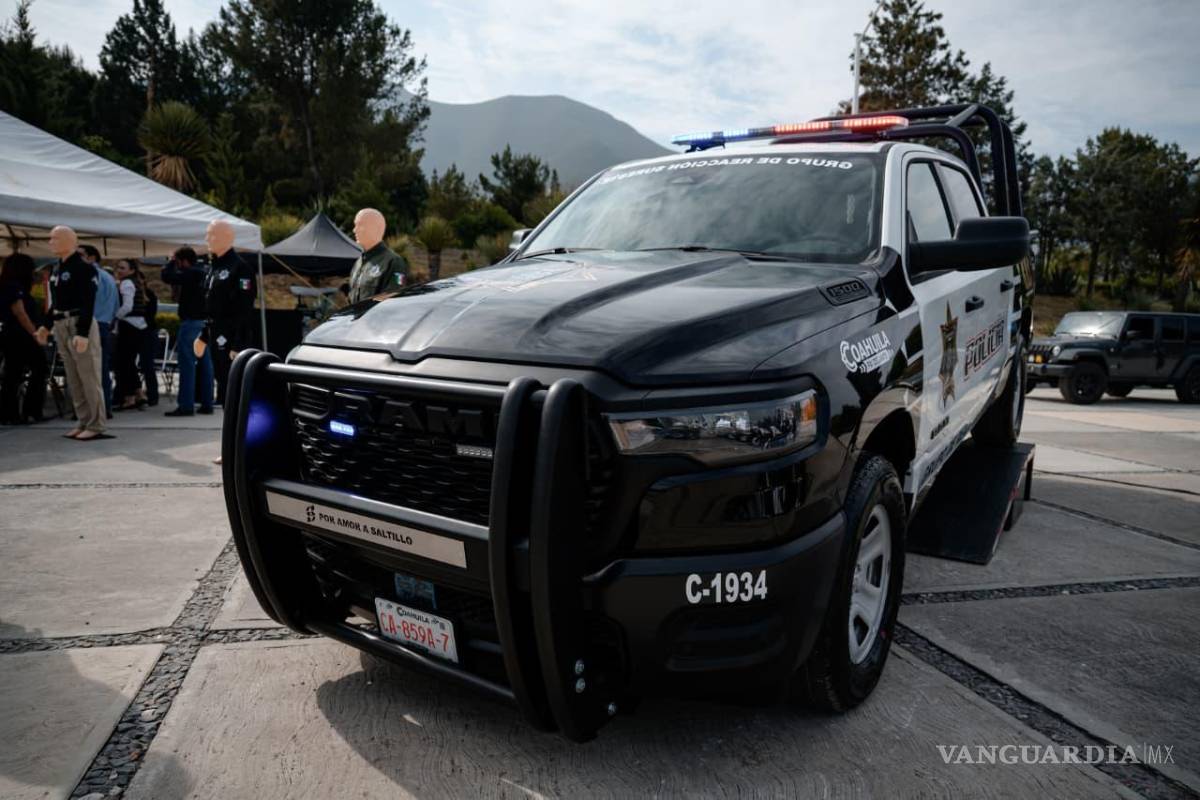 $!Elementos municipales recibieron 15 camionetas Ram 1500, tres unidades Ram 1200 y seis motocicletas para fortalecer el patrullaje.