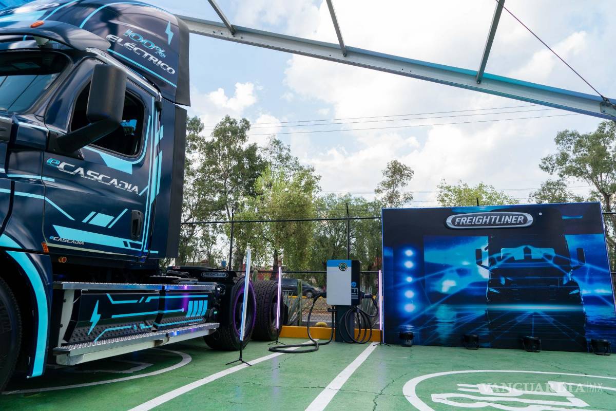 Inaugura Daimler Truck su ecosistema Electric Island