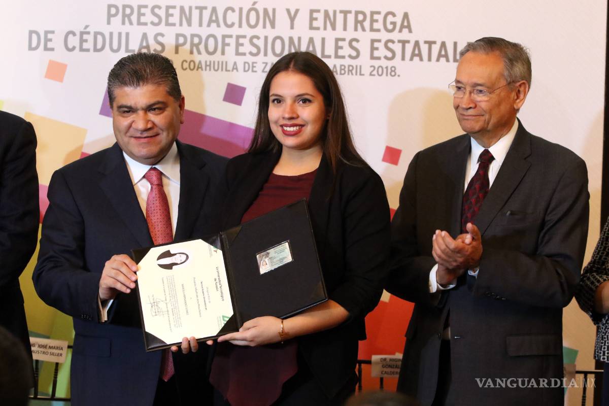 Emite Coahuila primeras Cédulas Profesionales Estatales; son 50% más baratas que las federales