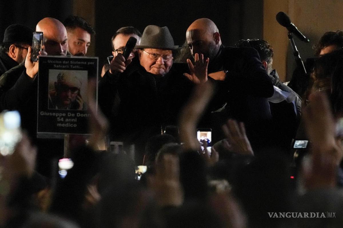 $!Luc Montagnier tras pronunciar su discurso en una protesta contra la vacunación contra el COVID-19 en Milán, el sábado 15 de enero de 2022. AP/Luca Bruno