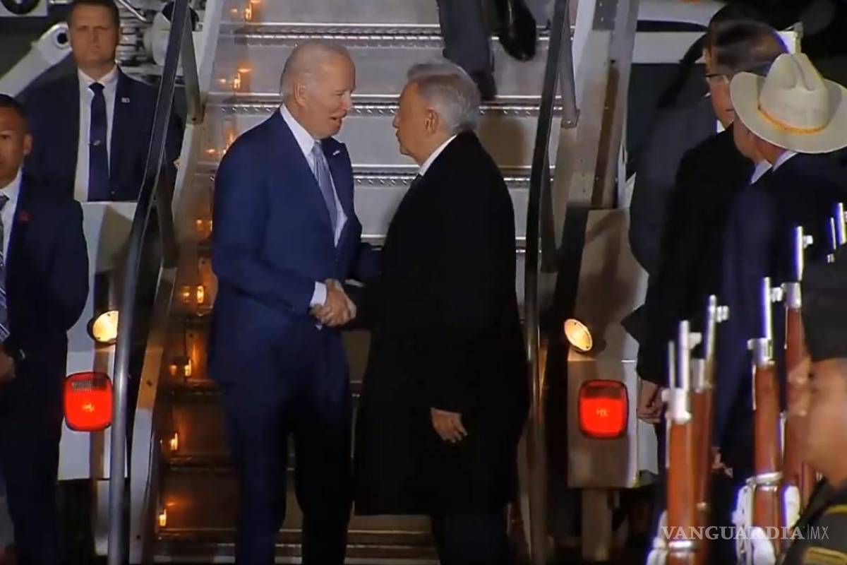 Llega al AIFA el presidente de Estados Unidos, Joe Biden; lo recibe López Obrador