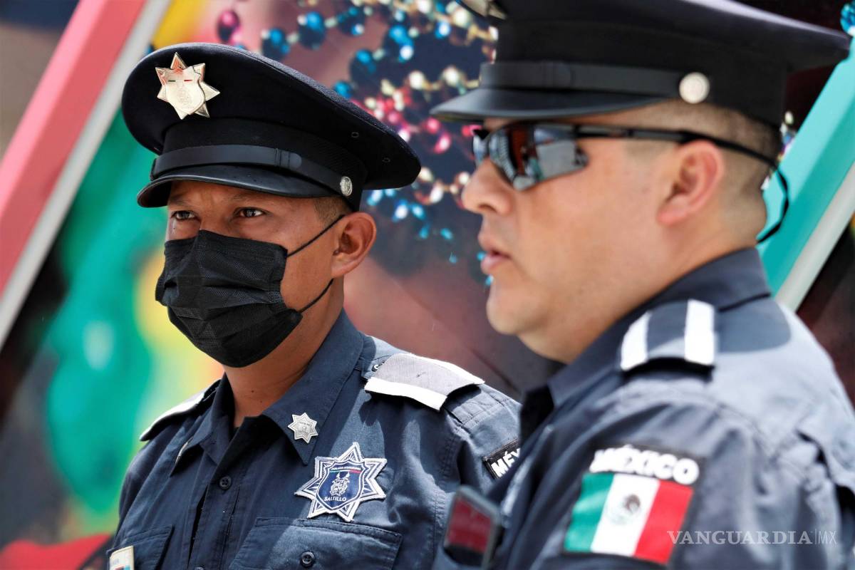 $!Esta maniobra, explica, es una técnica de primeros auxilios que se utiliza cuando una persona se está ahogando y consiste en la compresión abdominal para desobstruir el conducto respiratorio bloqueado por un trozo de alimento o cualquier otro objeto pequeño.