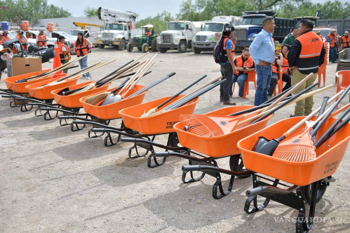 $!Entre el equipamiento entregado destacan una grúa canastilla, una camioneta, herramientas especializadas, uniformes e insumos para el programa “Acuña Te Quiero”.