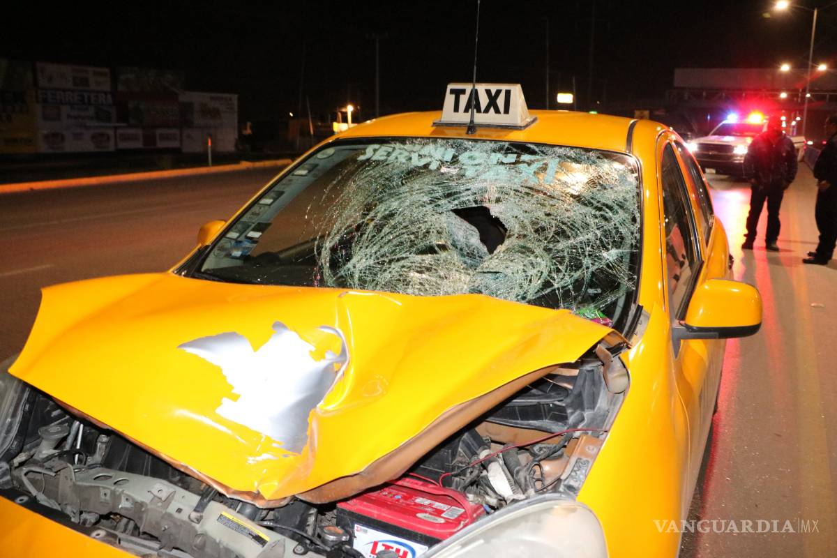 $!Cruza corriendo bulevar; está al borde de la muerte