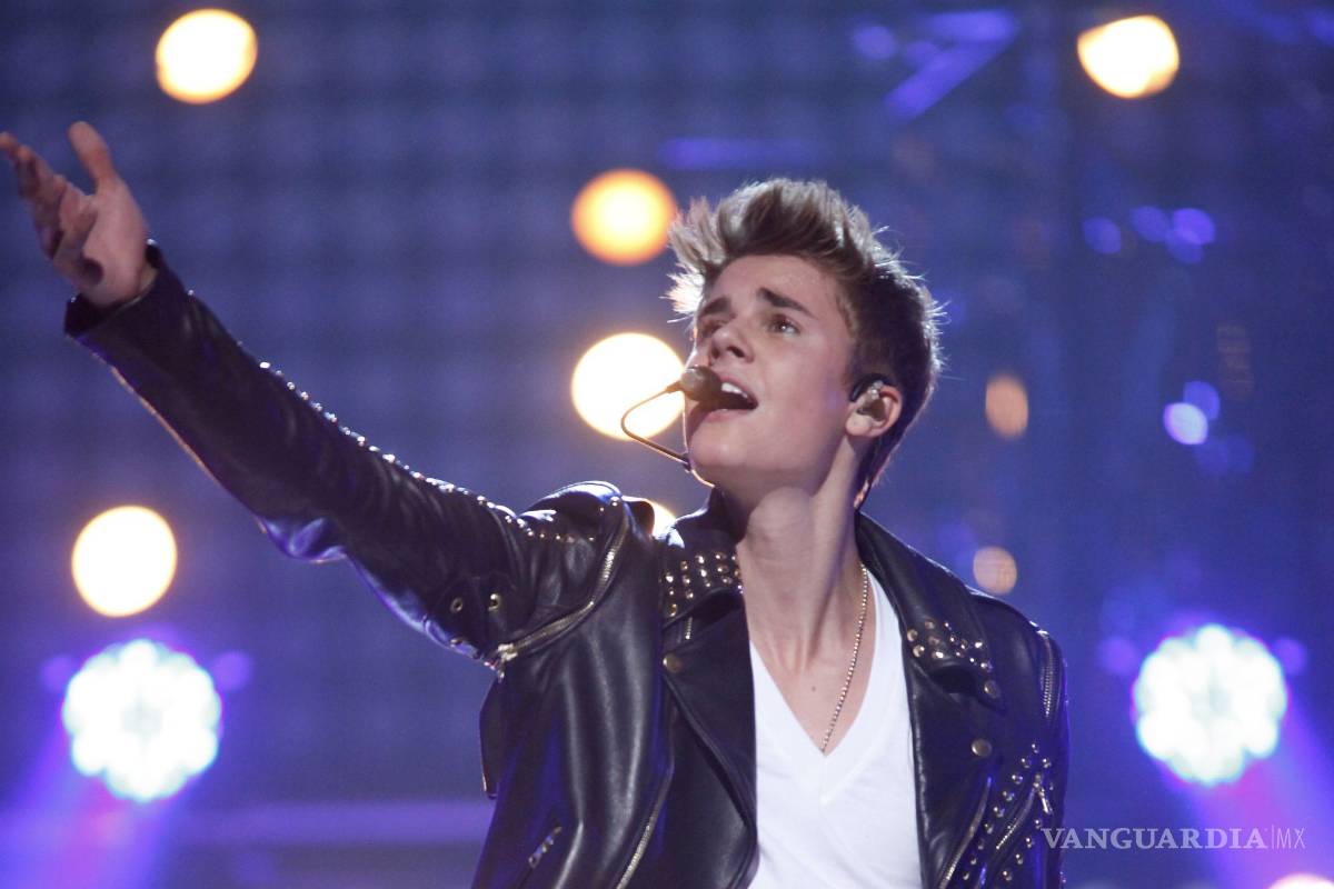 Justin Bieber regresa a sus raíces con 'Seasons' en YouTube y de la mano de Hailey