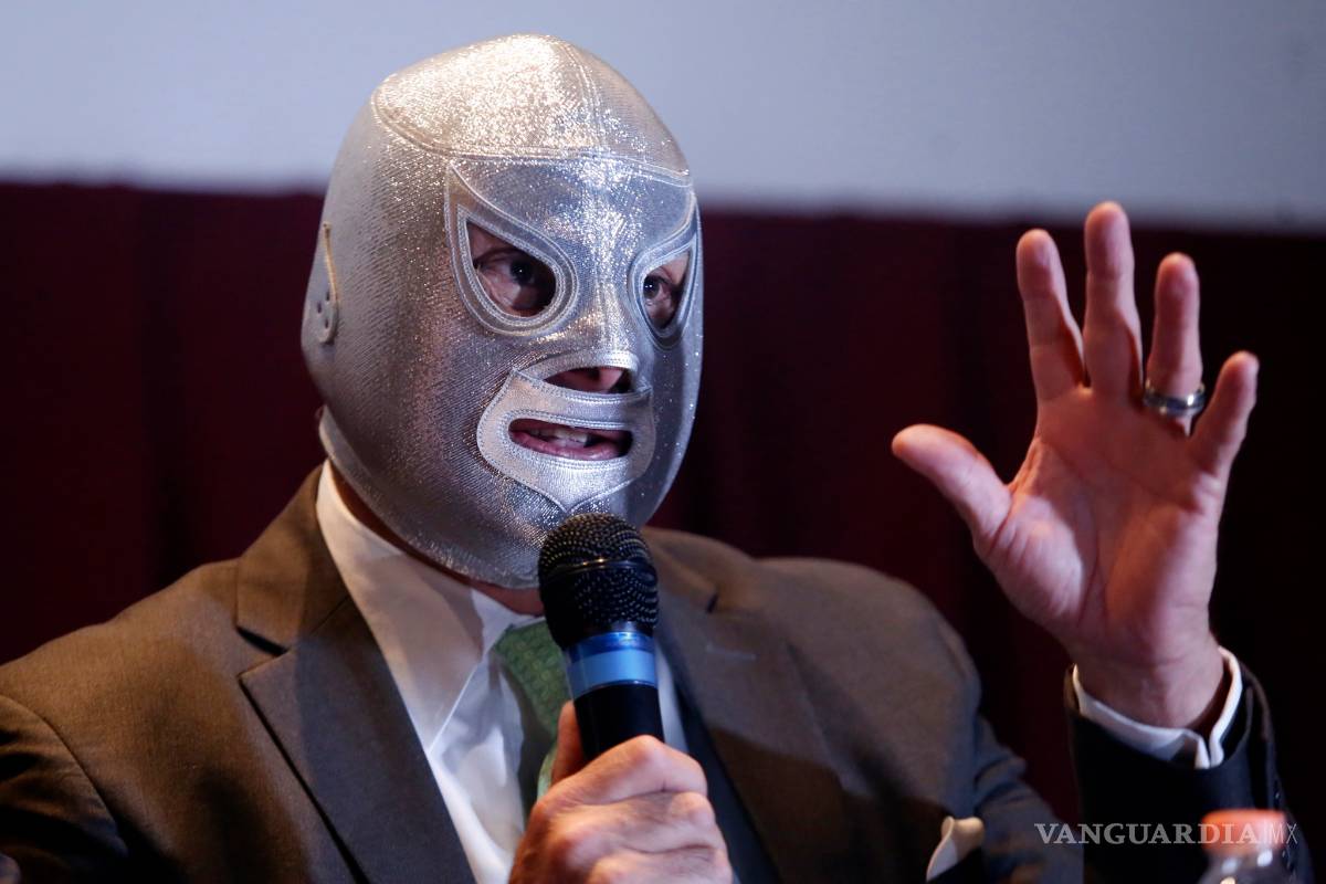 Hijo del Santo podría demandar al autor del 'Zapata Gay' por derechos de autor