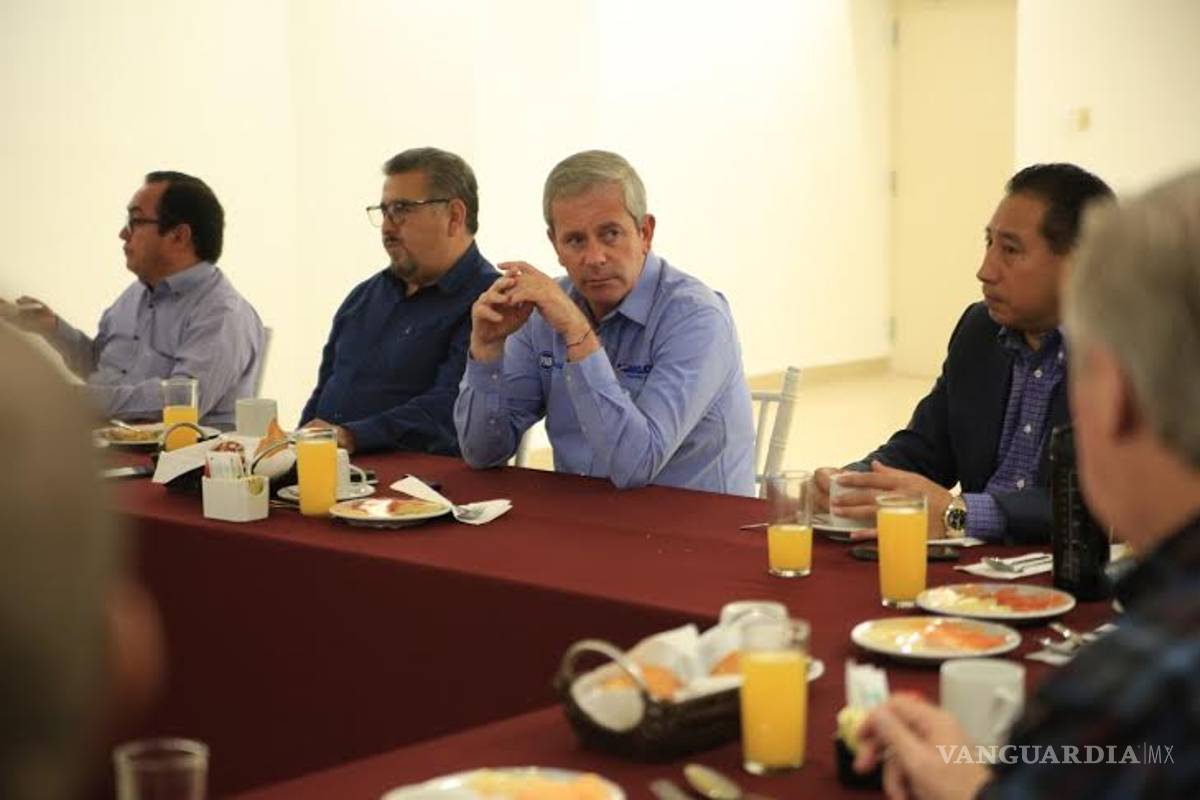 Marcelo Torres presenta propuestas a la CANADEVI y Colegio de Ingenieros