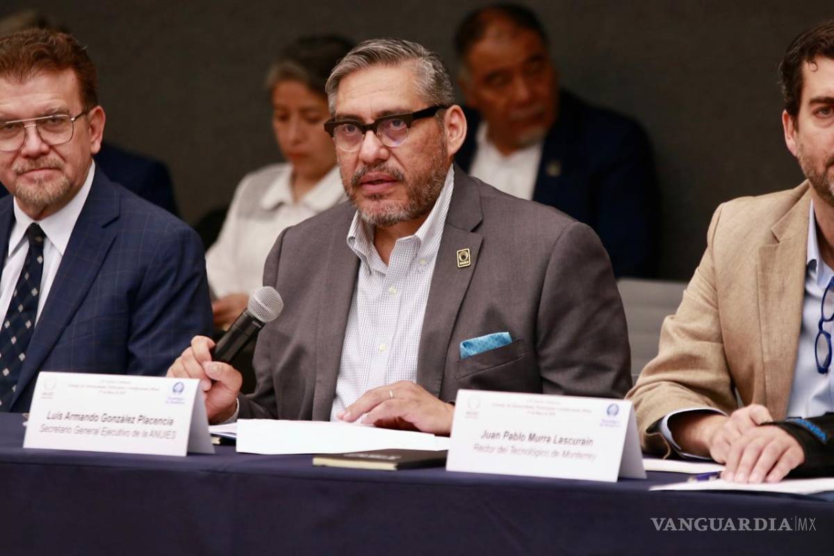 $!Luis Armando González Placencia, destacó el trabajo realizado por el rector de la UAdeC.