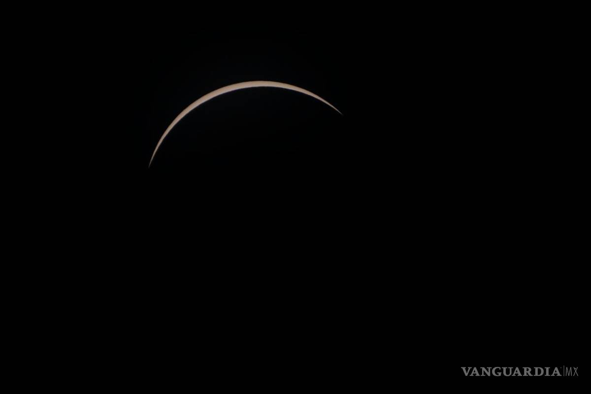Así cautiva, maravilla y asombra el eclipse solar desde Mazatlán hasta la isla de Terranova (fotos)