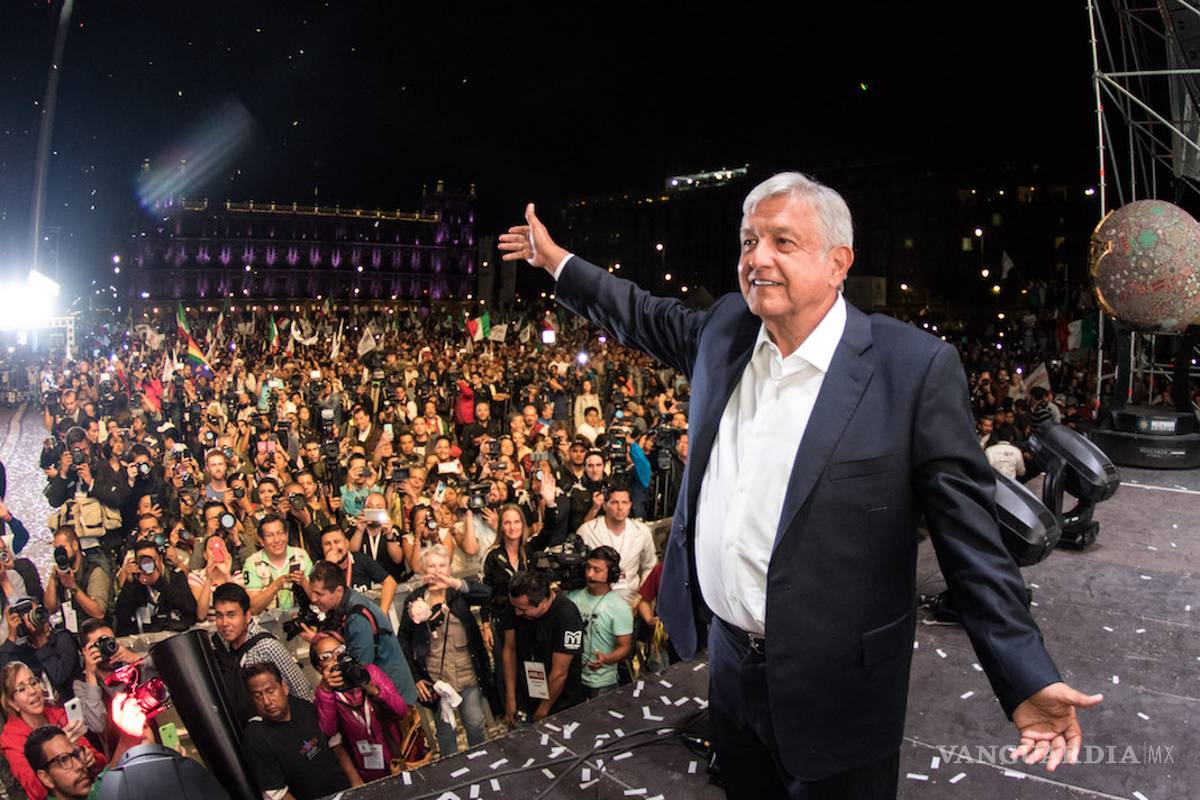 Con 'bailongo' y orquesta de la Marina; así festejará AMLO primer año en el Zócalo
