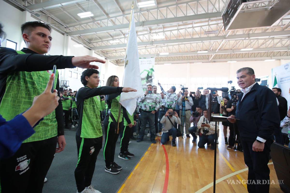 $!El gobernador estatal encabezó la ceremonia en donde estuvieron los atletas coahuilenses.