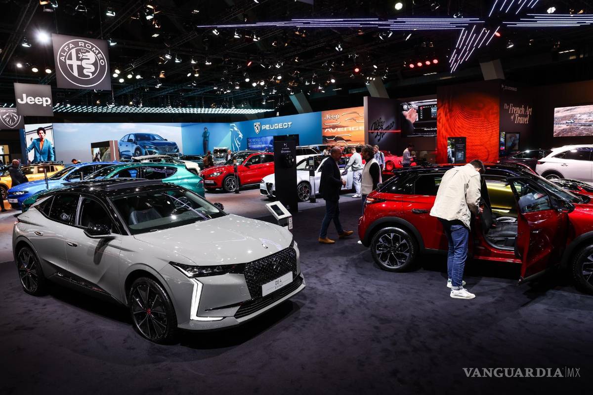 $!El stand de DS Automobiles durante la inauguración del Salón del Automóvil de Bruselas 2023, en Bruselas, Bélgica.