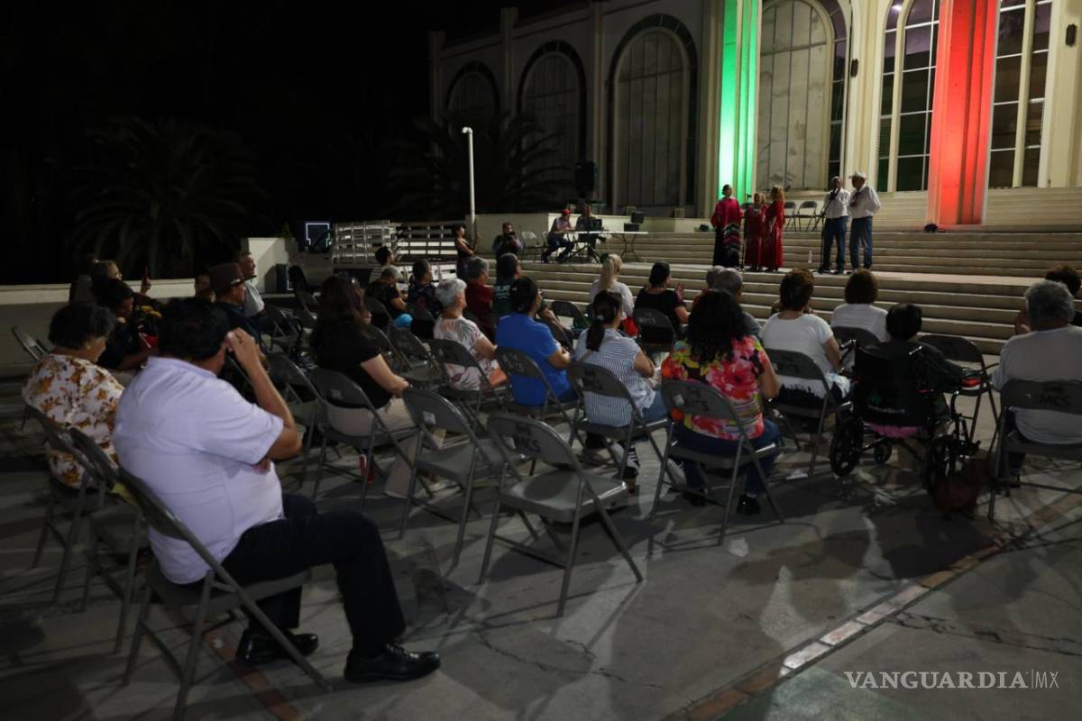 $!La explanada de Rectoría de la UAdeC fue sede de una jornada de serenata como parte de las actividades culturales programadas durante septiembre.